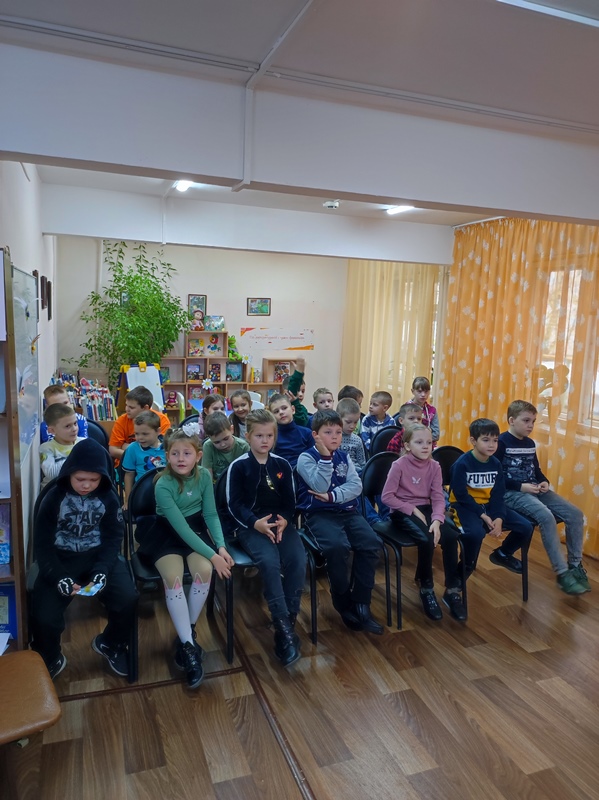 В выходной день в библиотеке.