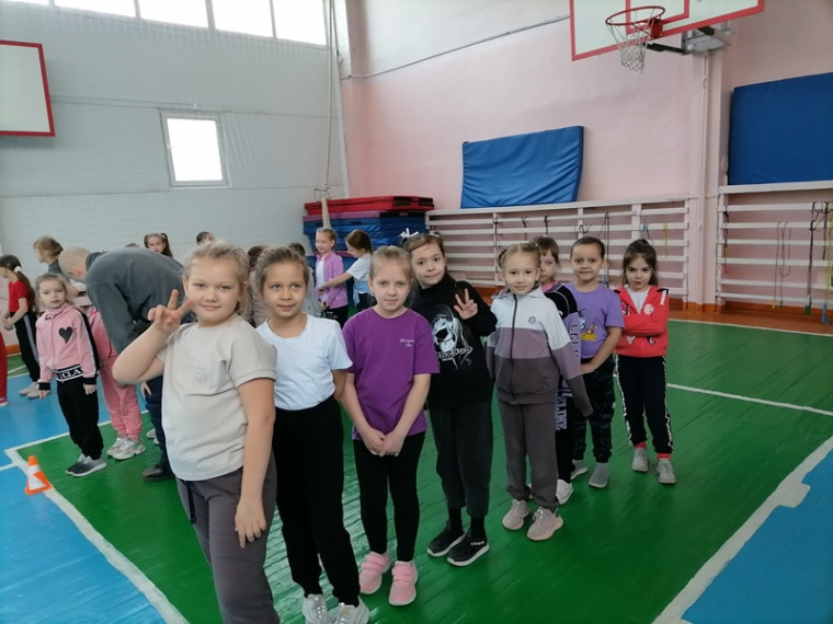 6 марта в школе прошли «А ну-ка, девочки!». .
